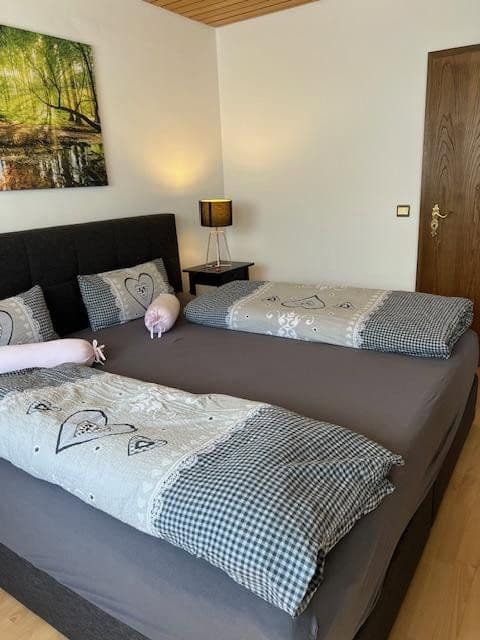 Predaj domu 160 m², pozemek 976 m², Schönbrunn, Bádensko-Wurttembersko Predaj domu 160 m², pozemek 976 m², Schönbrunn, Bádensko-Wurttembersko