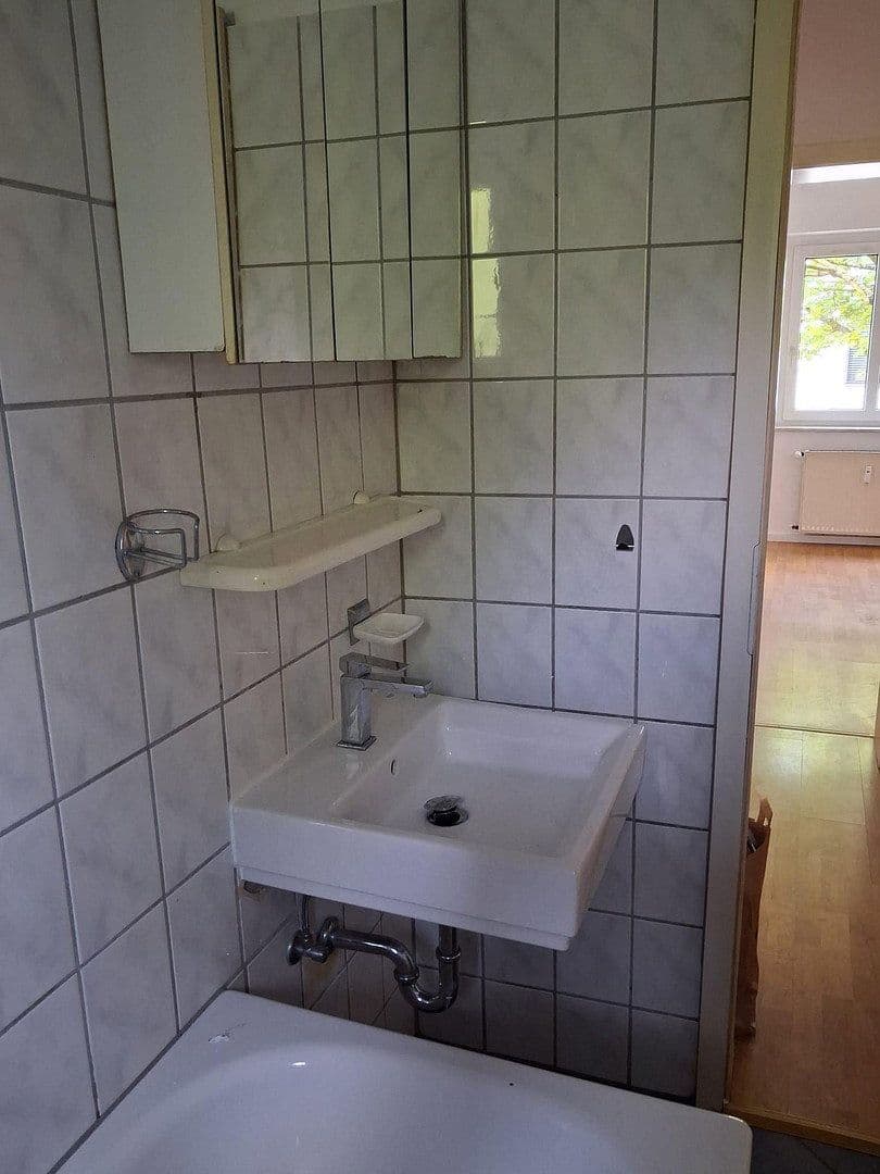 Prenájom bytu 3-izbový 70 m², Kölner Straße 137, Leverkusen, Severné Porýnie - Westfálsko Prenájom bytu 3-izbový 70 m², Kölner Straße 137, Leverkusen, Severné Porýnie - Westfálsko