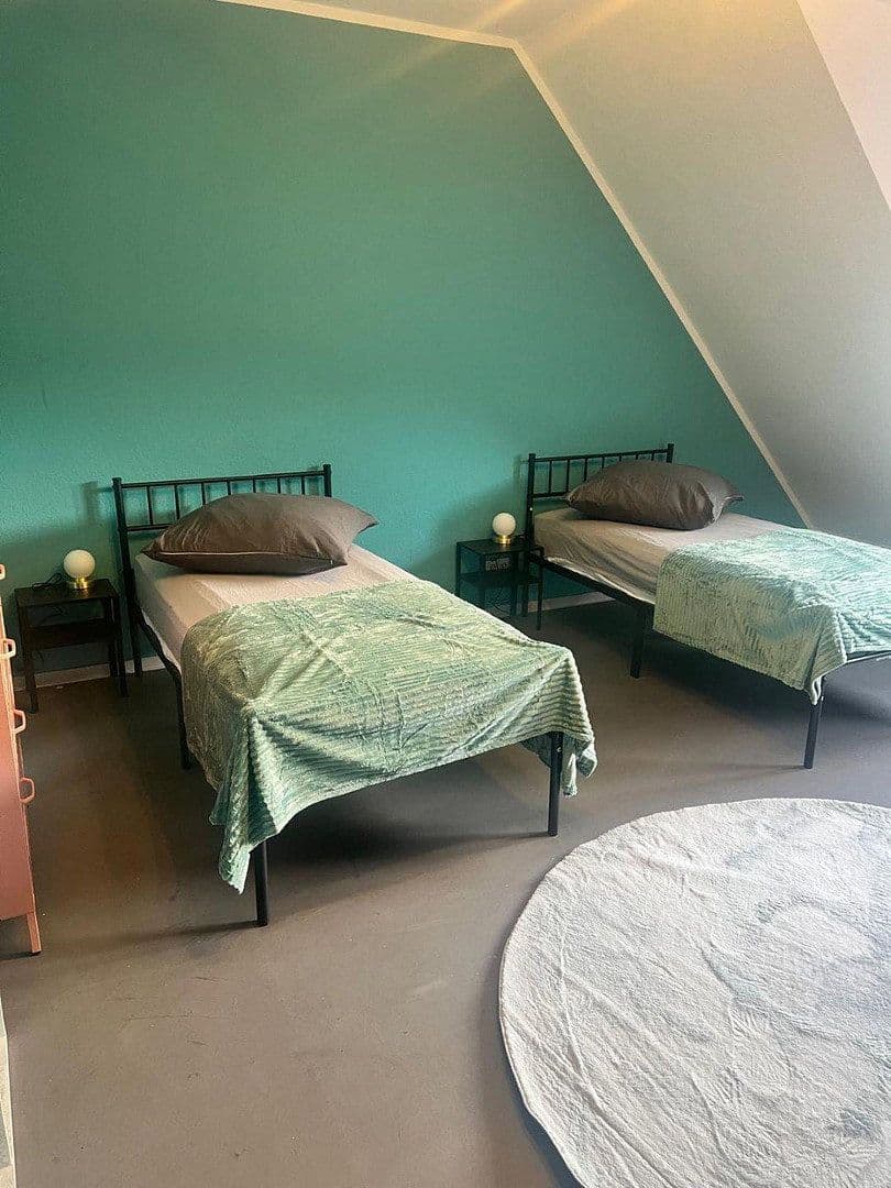 Prenájom bytu 5-izbový 140 m², Frankfurt am Main, Hesensko Prenájom bytu 5-izbový 140 m², Frankfurt am Main, Hesensko