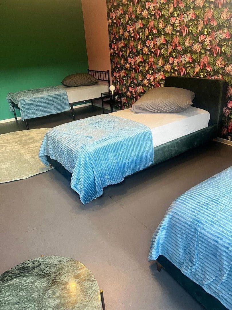 Prenájom bytu 5-izbový 140 m², Frankfurt am Main, Hesensko Prenájom bytu 5-izbový 140 m², Frankfurt am Main, Hesensko