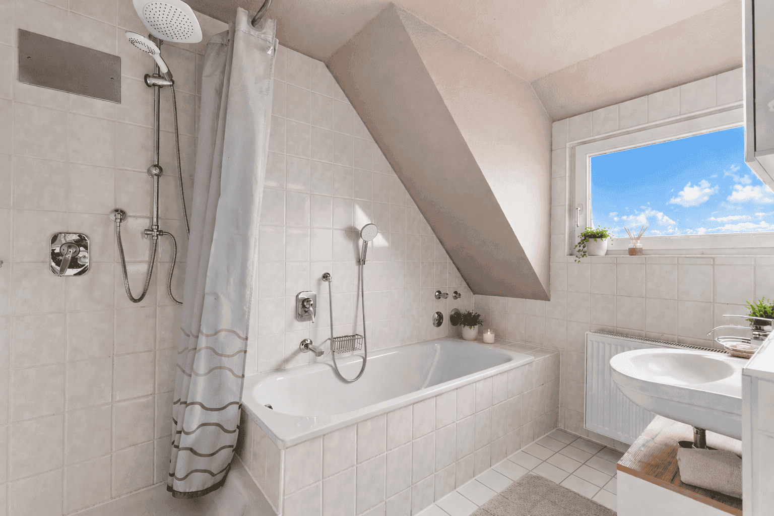 Prenájom bytu 4-izbový 102 m², Tailfinger Strasse 1, Albstadt, Bádensko-Wurttembersko Prenájom bytu 4-izbový 102 m², Tailfinger Strasse 1, Albstadt, Bádensko-Wurttembersko