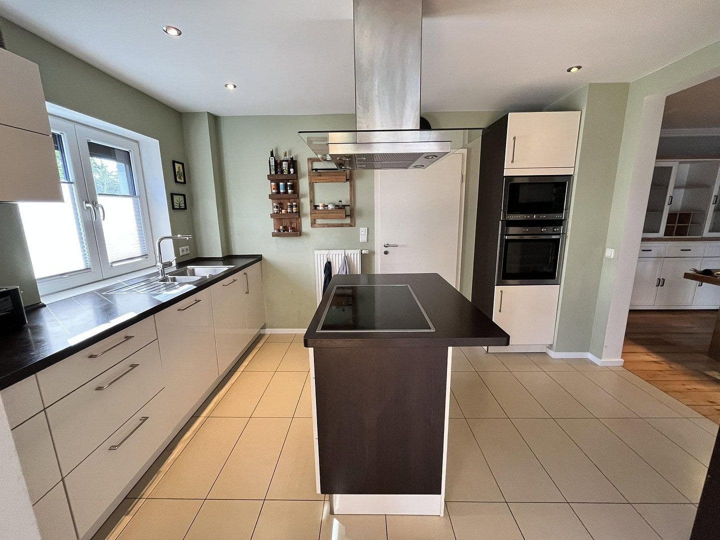 Prenájom domu 135 m², pozemek 450 m², Hamburg, Hamburg Prenájom domu 135 m², pozemek 450 m², Hamburg, Hamburg