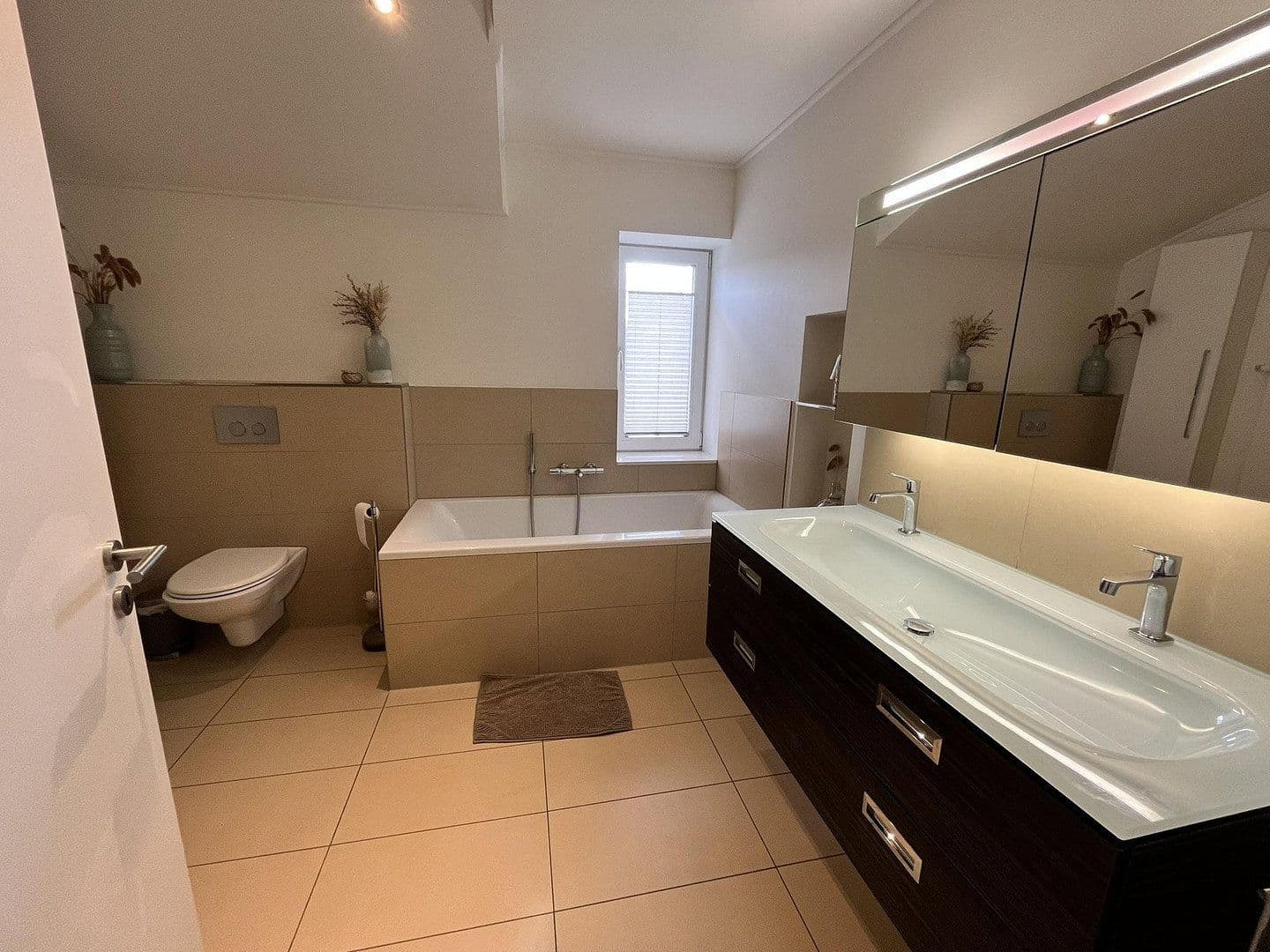 Prenájom domu 135 m², pozemek 450 m², Hamburg, Hamburg Prenájom domu 135 m², pozemek 450 m², Hamburg, Hamburg