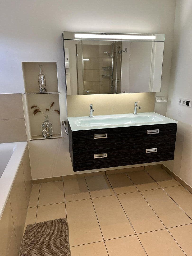 Prenájom domu 135 m², pozemek 450 m², Hamburg, Hamburg Prenájom domu 135 m², pozemek 450 m², Hamburg, Hamburg