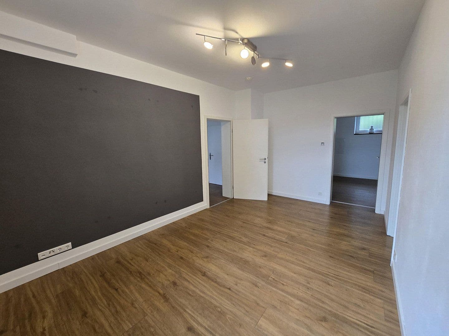 Predaj domu 240 m², pozemek 1.500 m², Hans-Staden-Allee 6, Homberg (Efze), Hesensko Predaj domu 240 m², pozemek 1.500 m², Hans-Staden-Allee 6, Homberg (Efze), Hesensko