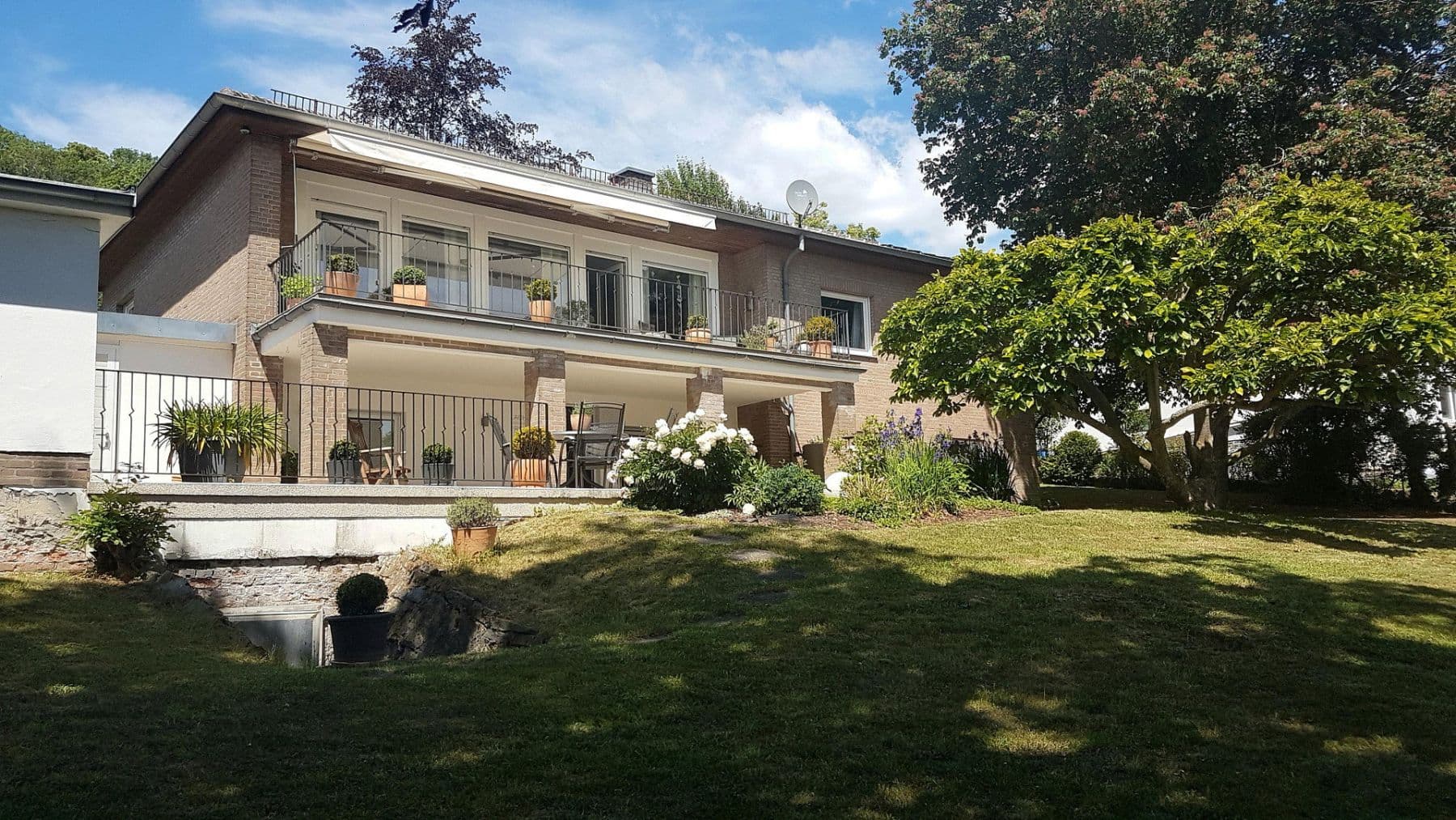 Predaj domu 240 m², pozemek 1.500 m², Hans-Staden-Allee 6, Homberg (Efze), Hesensko Predaj domu 240 m², pozemek 1.500 m², Hans-Staden-Allee 6, Homberg (Efze), Hesensko