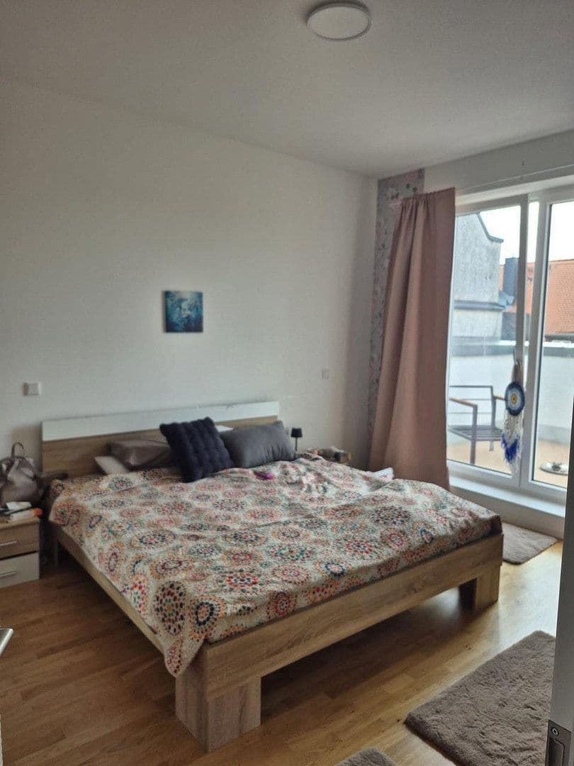 Prenájom bytu 4-izbový 148 m², Leipzig, Sasko Prenájom bytu 4-izbový 148 m², Leipzig, Sasko