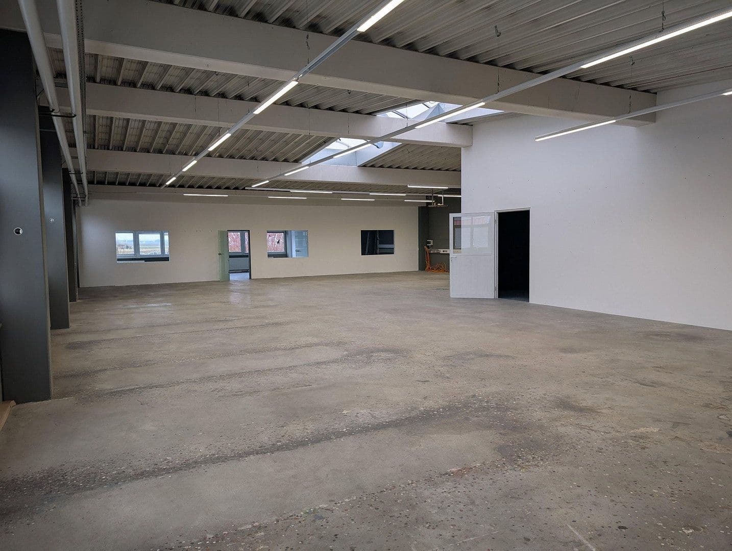 Prenájom nebytového priestoru 4.000 m², Werkstraße 3, Buch, Bavorsko Prenájom nebytového priestoru 4.000 m², Werkstraße 3, Buch, Bavorsko