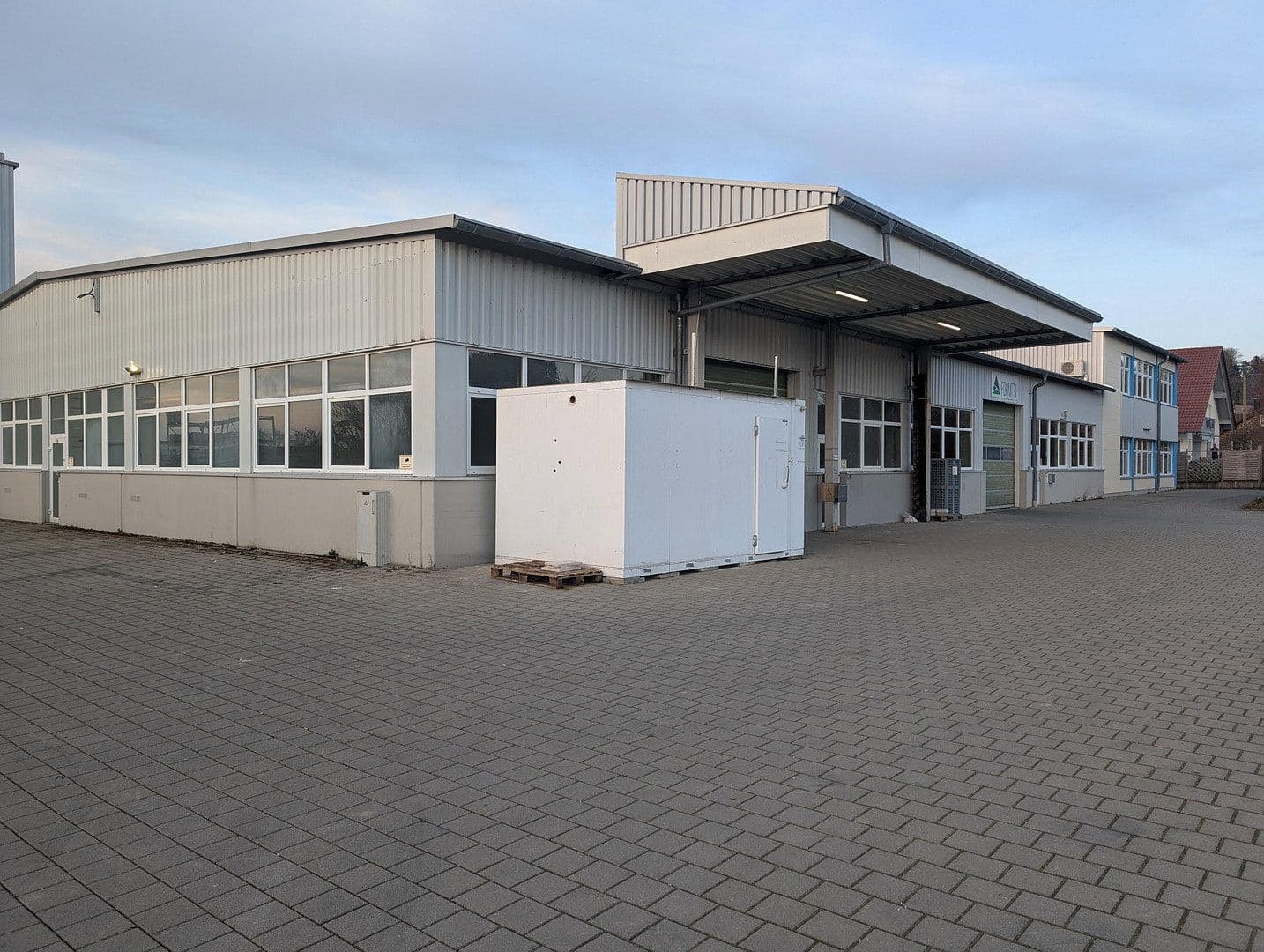 Prenájom nebytového priestoru 4.000 m², Werkstraße 3, Buch, Bavorsko Prenájom nebytového priestoru 4.000 m², Werkstraße 3, Buch, Bavorsko