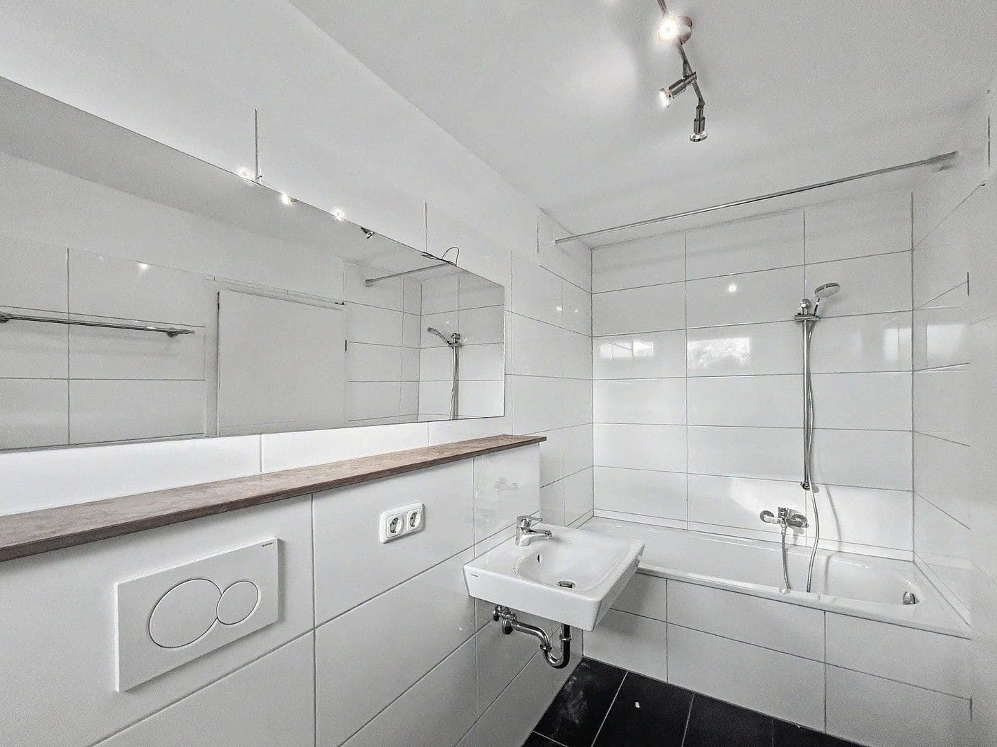 Prenájom domu 150 m², pozemek 65 m², Köln, Severné Porýnie - Westfálsko Prenájom domu 150 m², pozemek 65 m², Köln, Severné Porýnie - Westfálsko