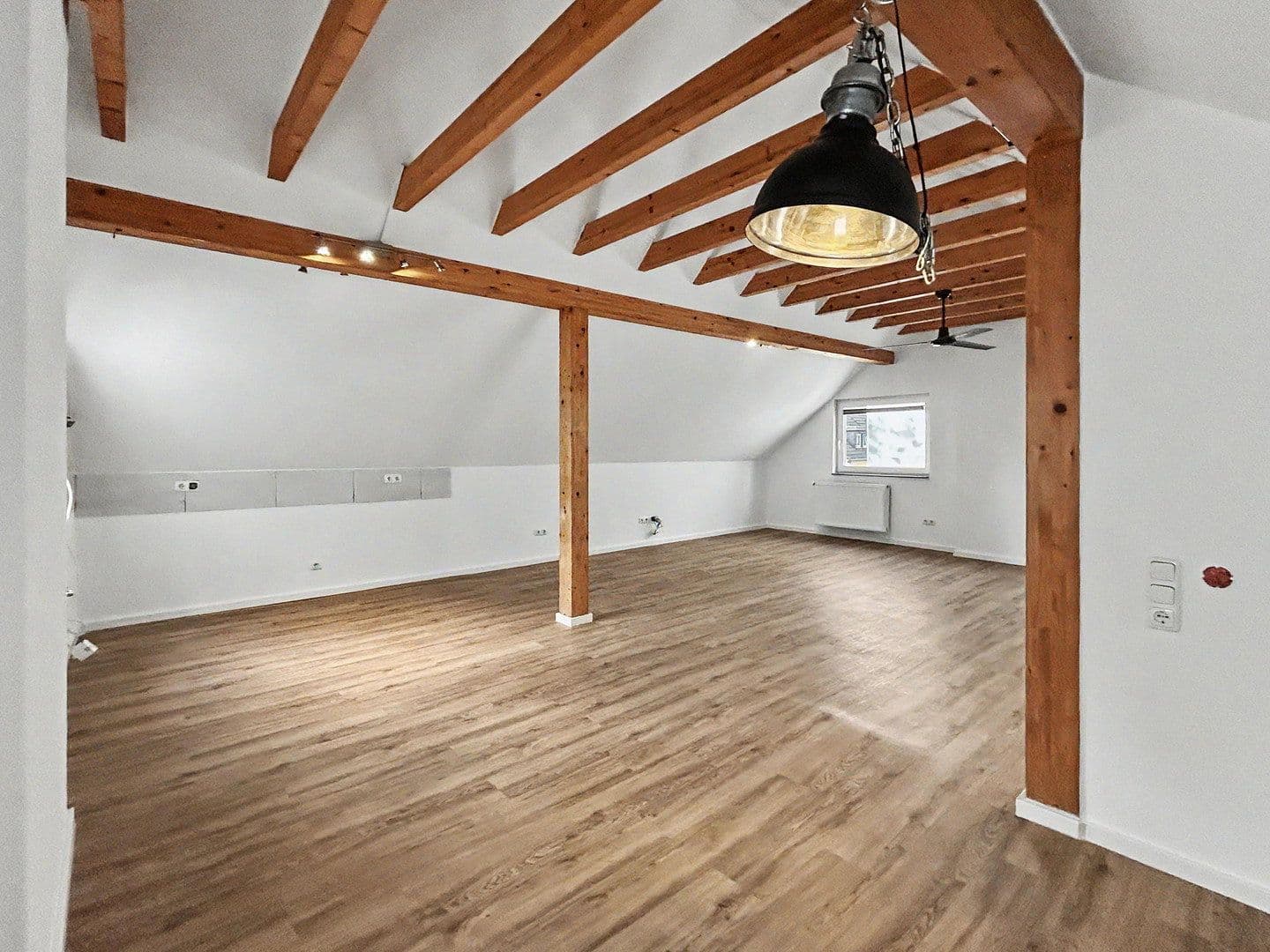 Prenájom domu 150 m², pozemek 65 m², Köln, Severné Porýnie - Westfálsko Prenájom domu 150 m², pozemek 65 m², Köln, Severné Porýnie - Westfálsko
