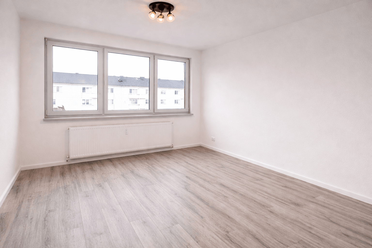 Prenájom bytu 3-izbový 96 m², Schwertstraße 65, Krefeld, Severné Porýnie - Westfálsko Prenájom bytu 3-izbový 96 m², Schwertstraße 65, Krefeld, Severné Porýnie - Westfálsko