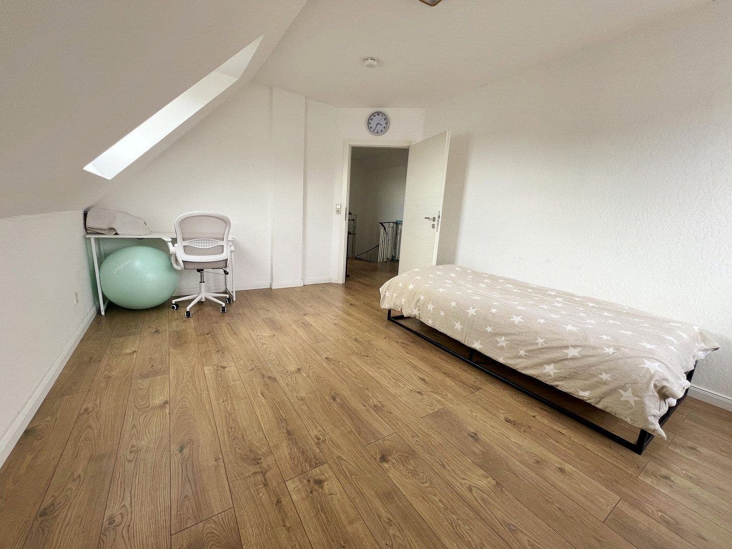 Prenájom bytu 4-izbový 100 m², Hauptstr. 104a, Lohmar, Severné Porýnie - Westfálsko Prenájom bytu 4-izbový 100 m², Hauptstr. 104a, Lohmar, Severné Porýnie - Westfálsko