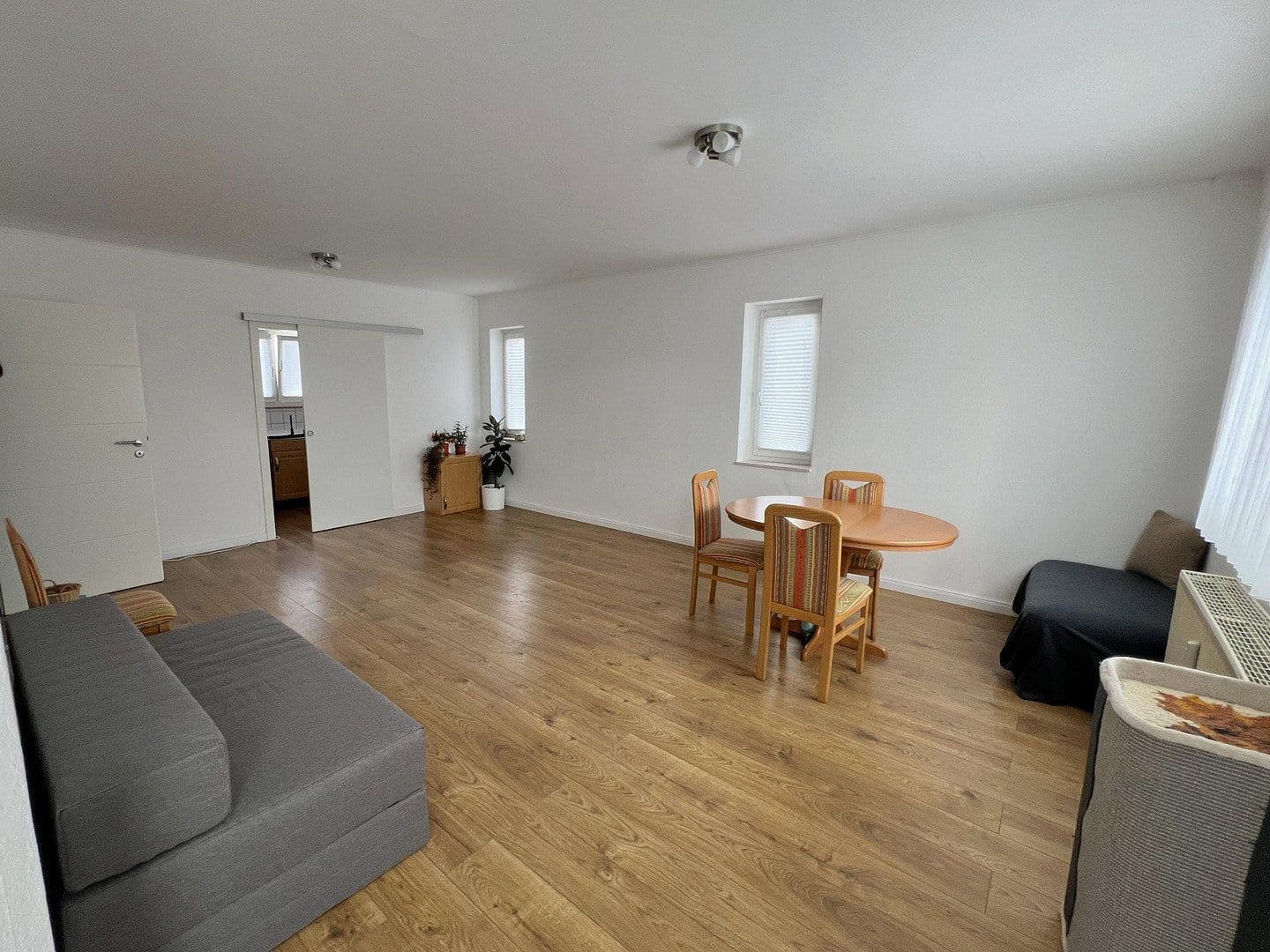 Prenájom bytu 4-izbový 100 m², Hauptstr. 104a, Lohmar, Severné Porýnie - Westfálsko Prenájom bytu 4-izbový 100 m², Hauptstr. 104a, Lohmar, Severné Porýnie - Westfálsko