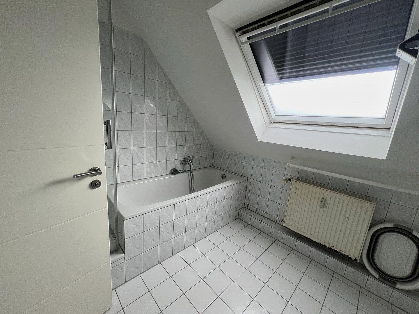 Prenájom bytu 4-izbový 100 m², Hauptstr. 104a, Lohmar, Severné Porýnie - Westfálsko Prenájom bytu 4-izbový 100 m², Hauptstr. 104a, Lohmar, Severné Porýnie - Westfálsko