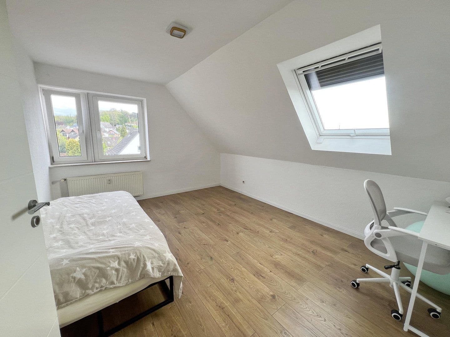 Prenájom bytu 4-izbový 100 m², Hauptstr. 104a, Lohmar, Severné Porýnie - Westfálsko Prenájom bytu 4-izbový 100 m², Hauptstr. 104a, Lohmar, Severné Porýnie - Westfálsko