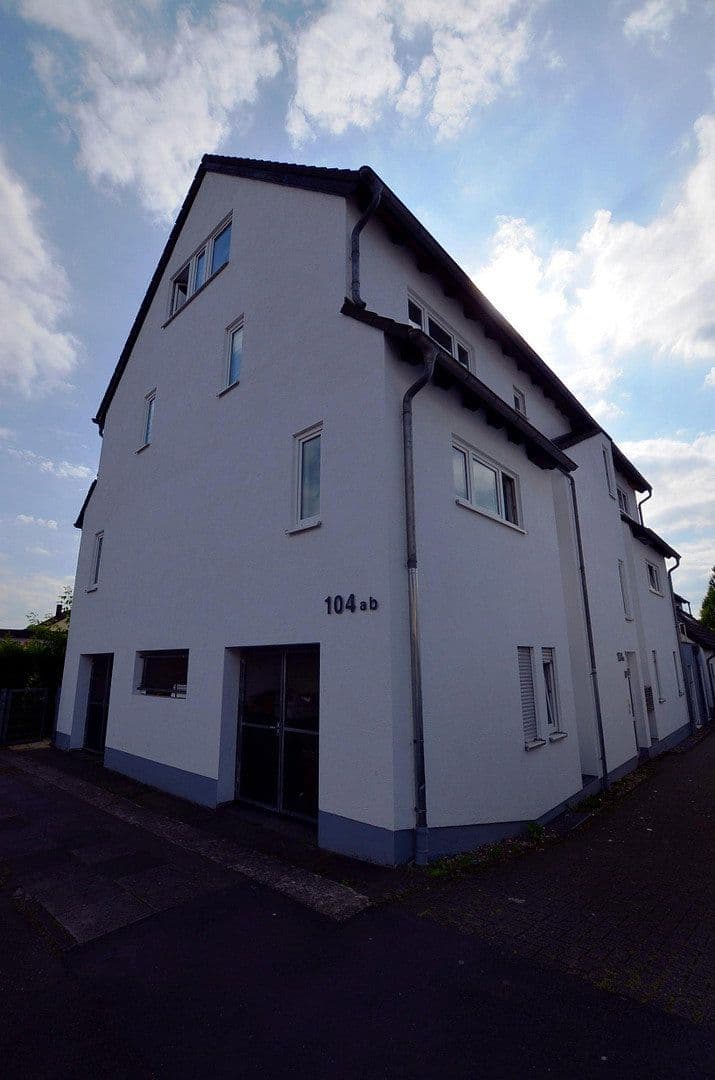 Prenájom bytu 4-izbový 100 m², Hauptstr. 104a, Lohmar, Severné Porýnie - Westfálsko Prenájom bytu 4-izbový 100 m², Hauptstr. 104a, Lohmar, Severné Porýnie - Westfálsko