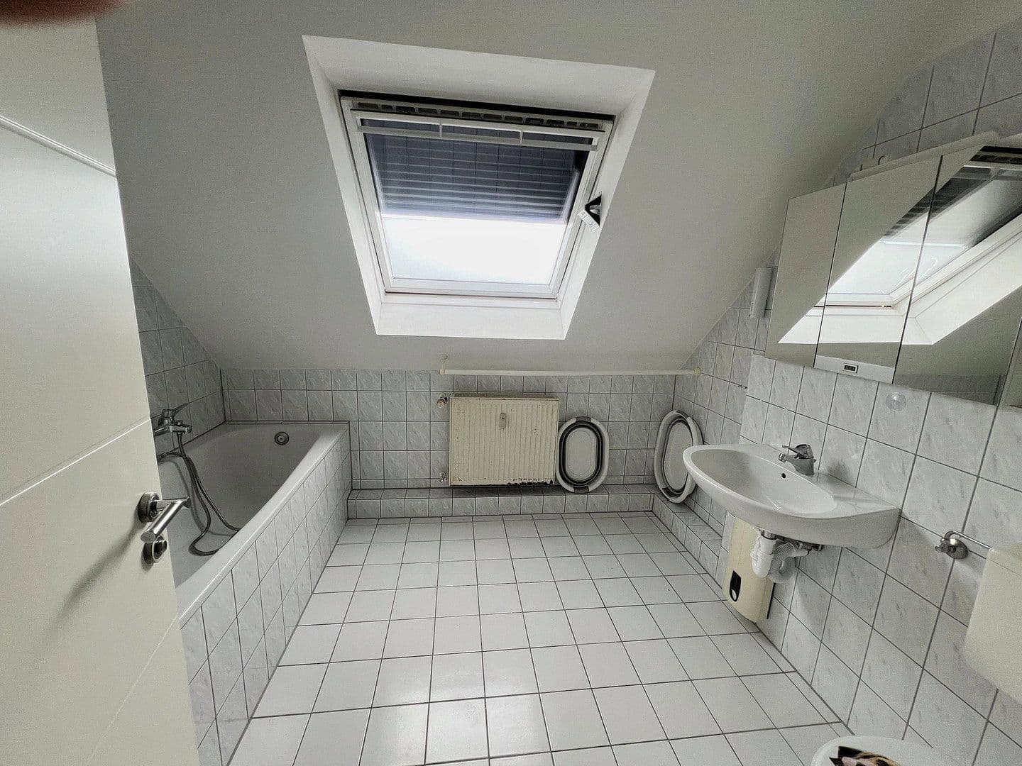 Prenájom bytu 4-izbový 100 m², Hauptstr. 104a, Lohmar, Severné Porýnie - Westfálsko Prenájom bytu 4-izbový 100 m², Hauptstr. 104a, Lohmar, Severné Porýnie - Westfálsko