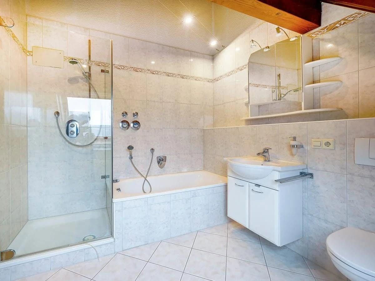 Prenájom bytu 3-izbový 115 m², Bachstraße 37, Rheinstetten, Bádensko-Wurttembersko Prenájom bytu 3-izbový 115 m², Bachstraße 37, Rheinstetten, Bádensko-Wurttembersko