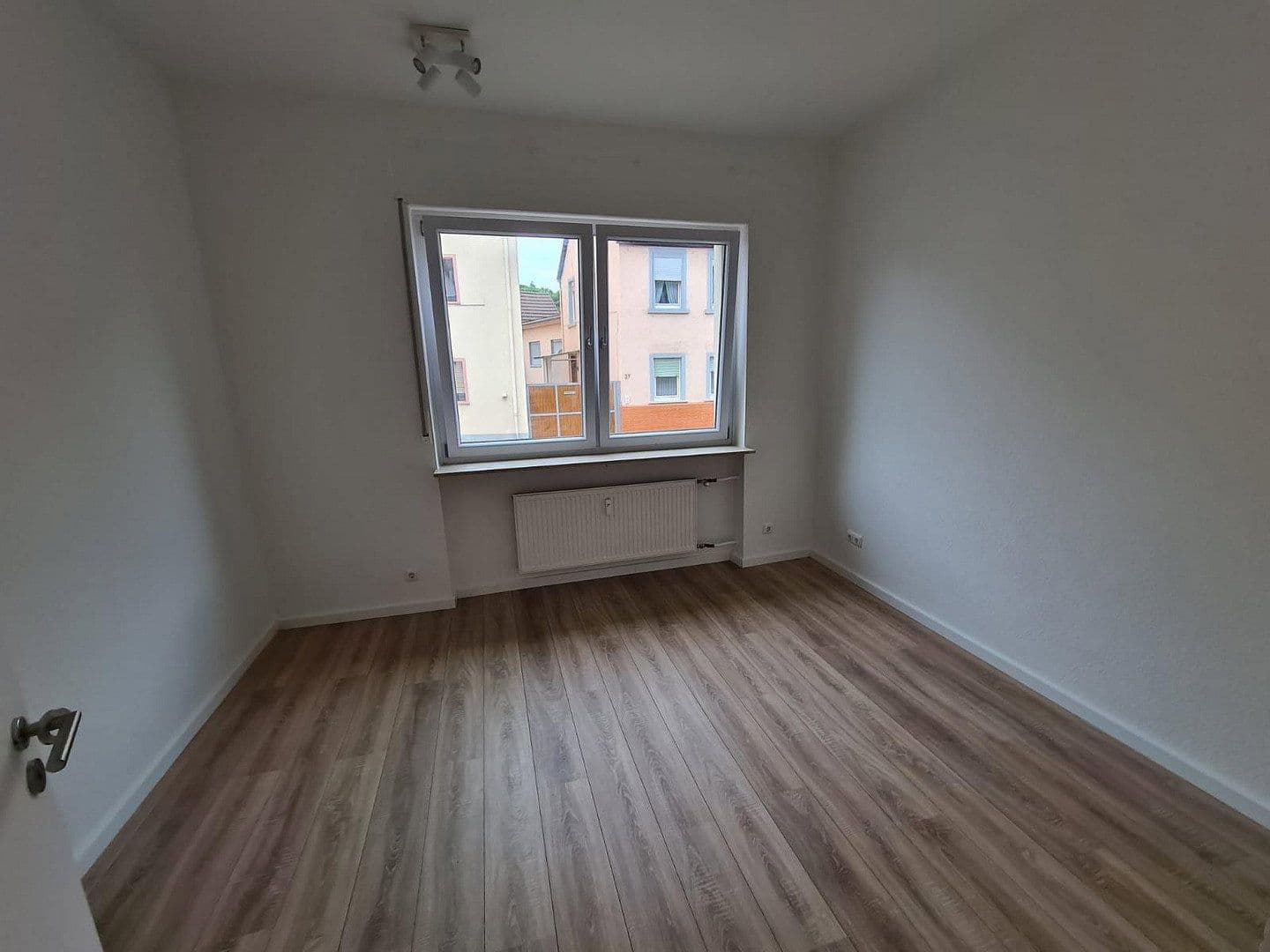 Prenájom bytu 3-izbový 80 m², Wormser Straße 24, Nackenheim, Porýnie-Falcko Prenájom bytu 3-izbový 80 m², Wormser Straße 24, Nackenheim, Porýnie-Falcko