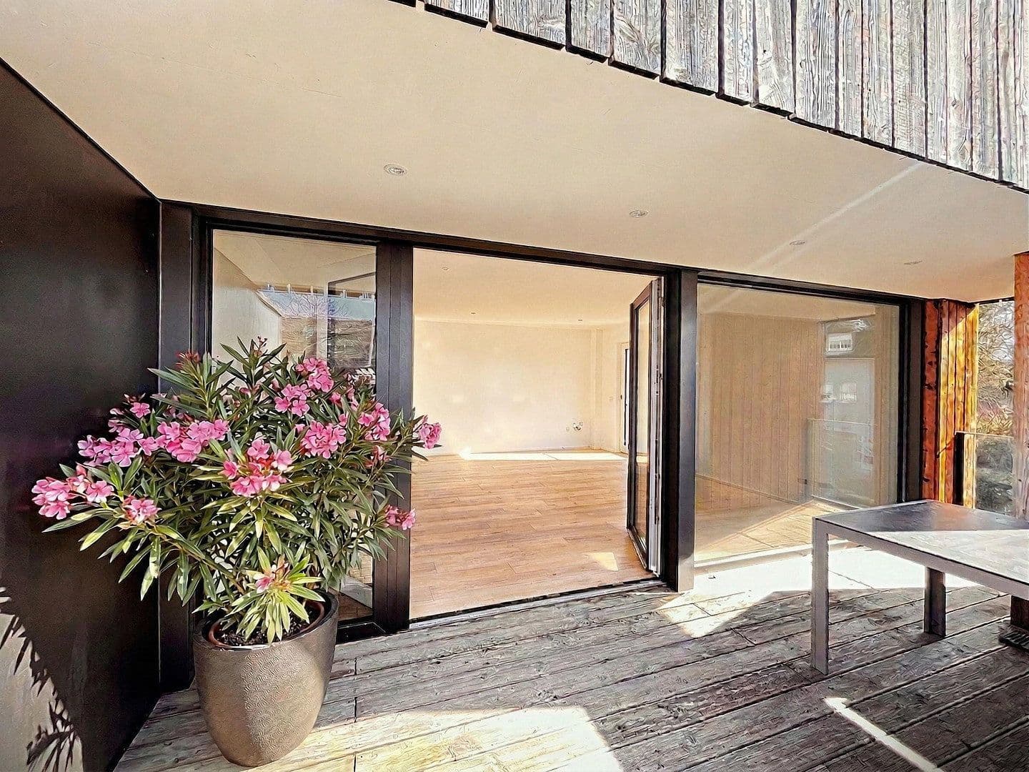 Predaj domu 568 m², pozemek 704 m², Schwarzer Weg 20 c, Trier, Porýnie-Falcko Predaj domu 568 m², pozemek 704 m², Schwarzer Weg 20 c, Trier, Porýnie-Falcko