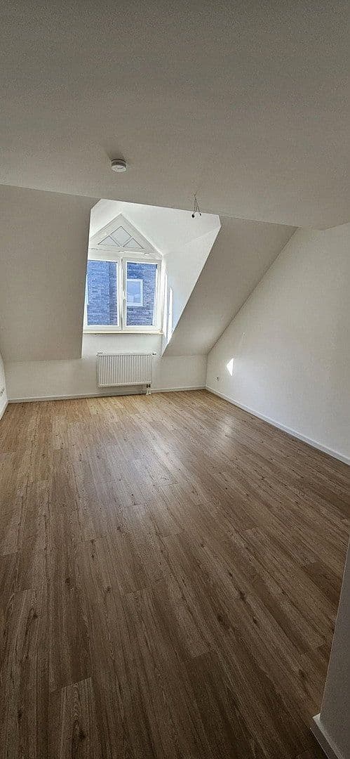 Prenájom bytu 4-izbový 116 m², Ratingen, Severné Porýnie - Westfálsko Prenájom bytu 4-izbový 116 m², Ratingen, Severné Porýnie - Westfálsko