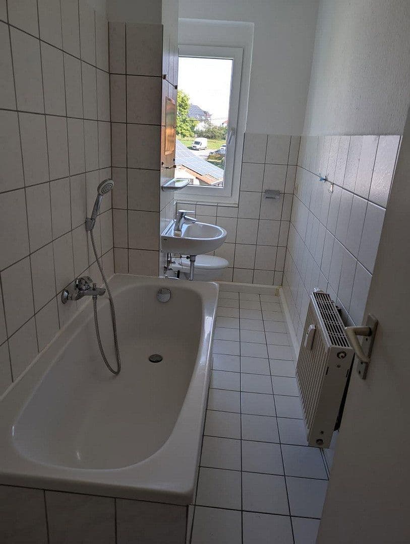 Prenájom bytu 4-izbový 75 m², Seligenstädter Straße 12, Gera - Aga, Durínsko Prenájom bytu 4-izbový 75 m², Seligenstädter Straße 12, Gera - Aga, Durínsko