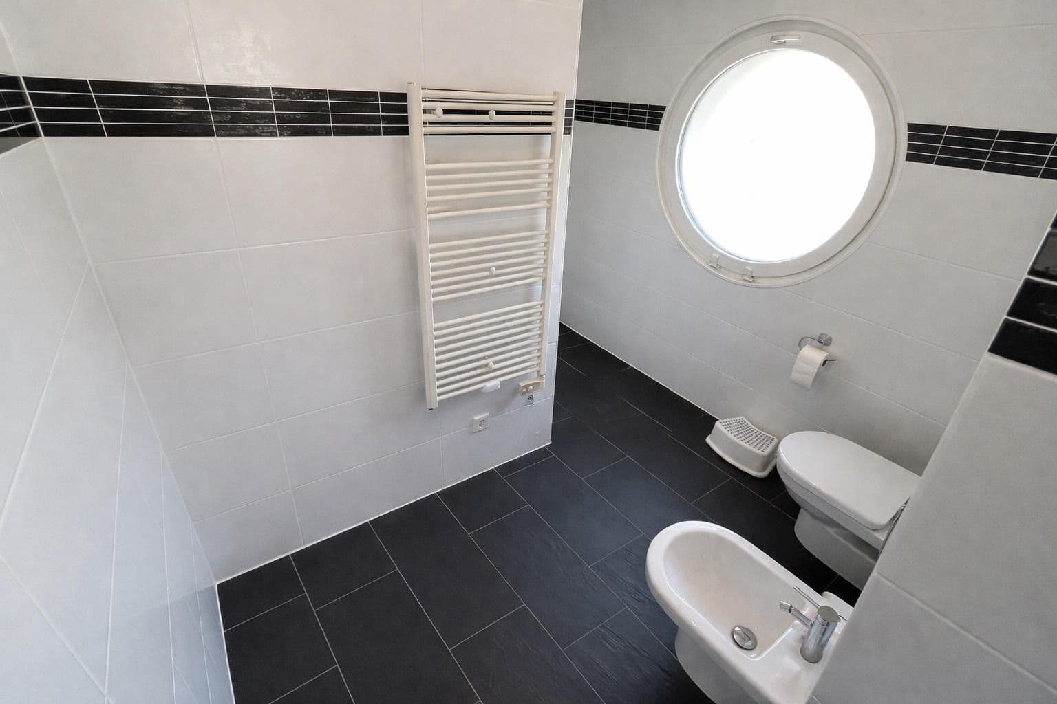 Predaj domu 334 m², pozemek 476 m², Anna-Nopper-Str. 17, Kornwestheim, Bádensko-Wurttembersko Predaj domu 334 m², pozemek 476 m², Anna-Nopper-Str. 17, Kornwestheim, Bádensko-Wurttembersko