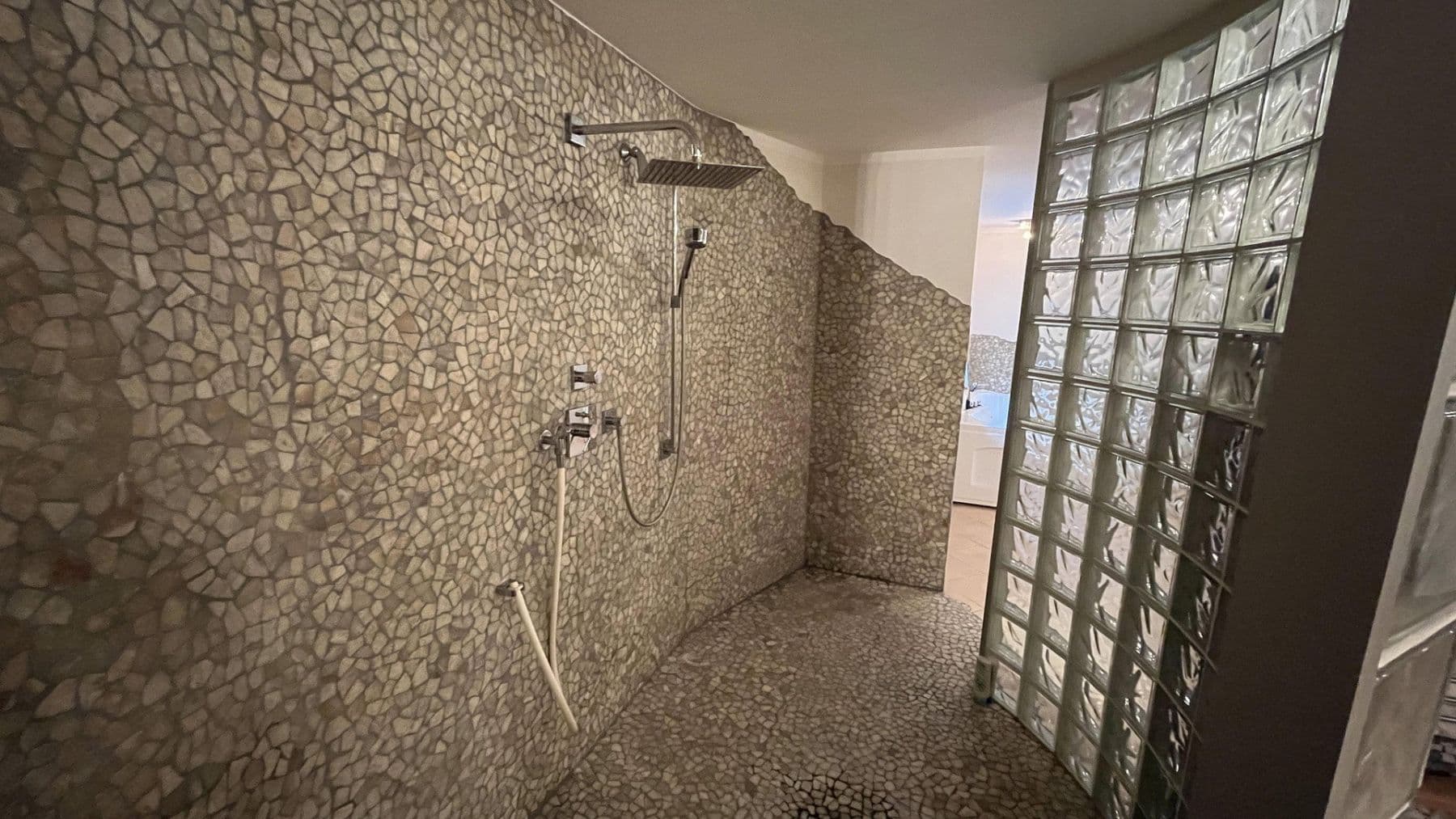 Predaj domu 334 m², pozemek 476 m², Anna-Nopper-Str. 17, Kornwestheim, Bádensko-Wurttembersko Predaj domu 334 m², pozemek 476 m², Anna-Nopper-Str. 17, Kornwestheim, Bádensko-Wurttembersko