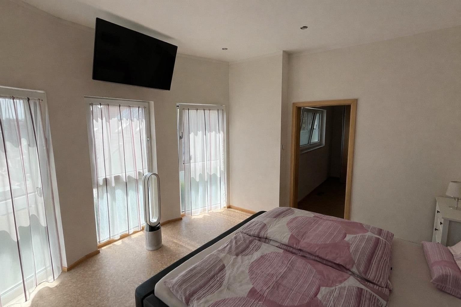 Predaj domu 334 m², pozemek 476 m², Anna-Nopper-Str. 17, Kornwestheim, Bádensko-Wurttembersko Predaj domu 334 m², pozemek 476 m², Anna-Nopper-Str. 17, Kornwestheim, Bádensko-Wurttembersko