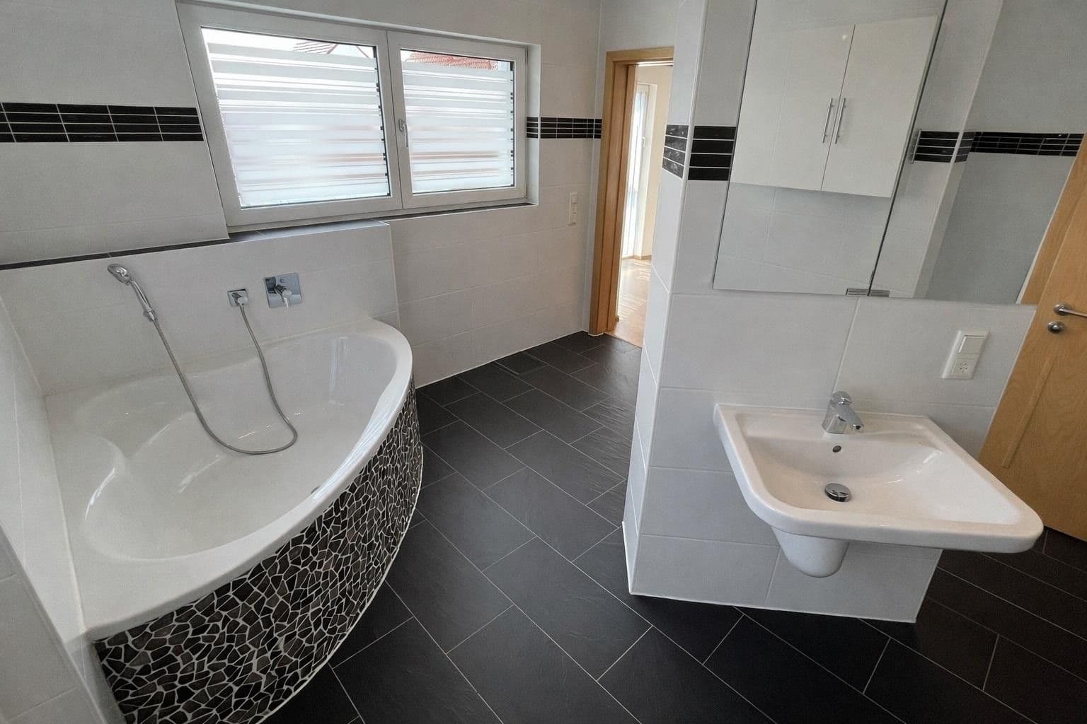 Predaj domu 334 m², pozemek 476 m², Anna-Nopper-Str. 17, Kornwestheim, Bádensko-Wurttembersko Predaj domu 334 m², pozemek 476 m², Anna-Nopper-Str. 17, Kornwestheim, Bádensko-Wurttembersko