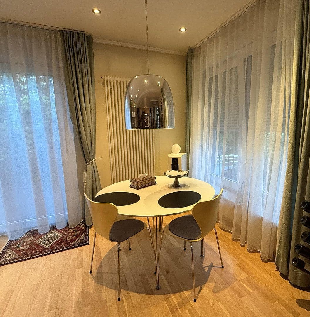 Predaj domu 293 m², pozemek 1.000 m², Nieder-Olm, Porýnie-Falcko Predaj domu 293 m², pozemek 1.000 m², Nieder-Olm, Porýnie-Falcko