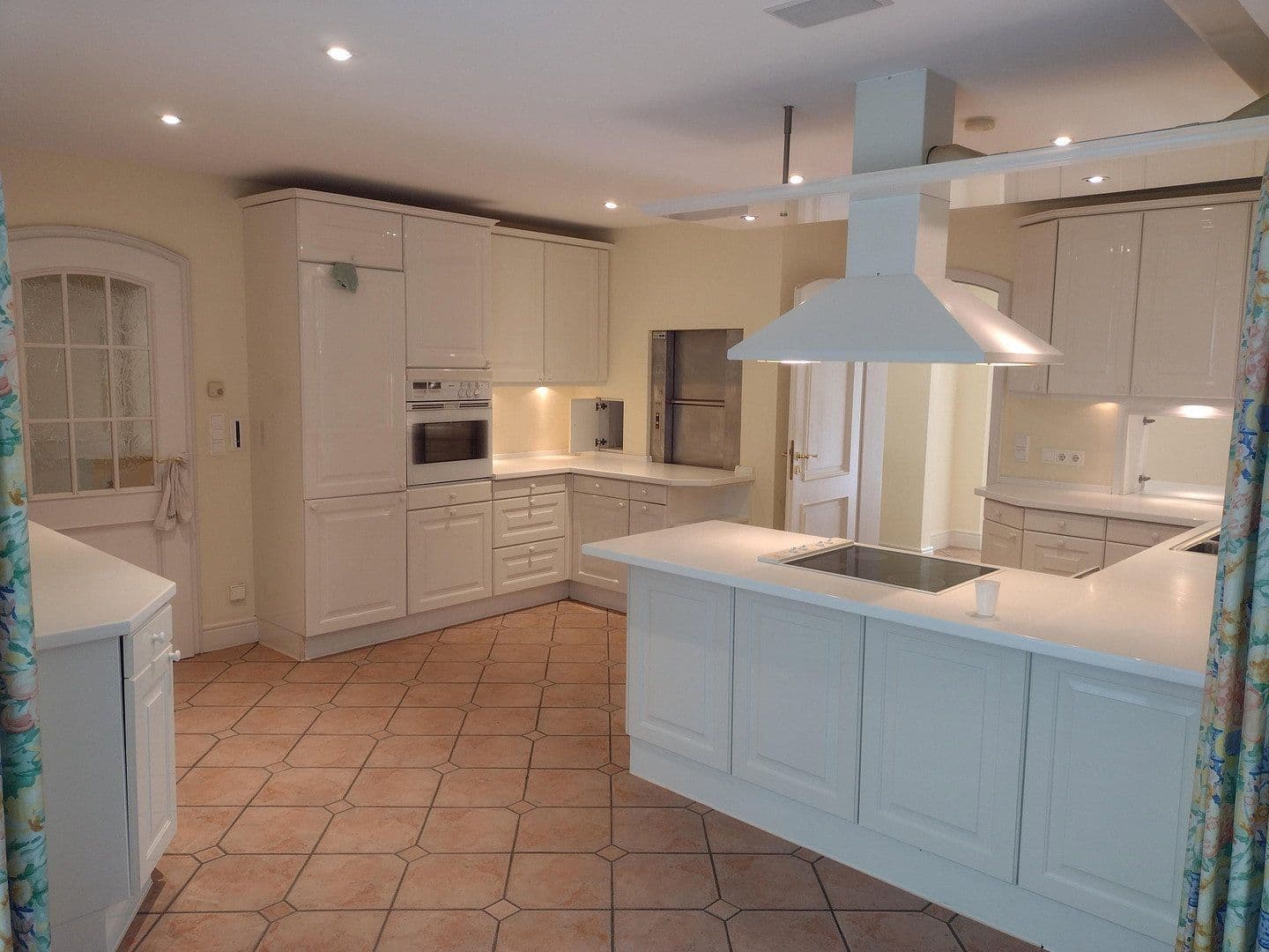 Prenájom domu 357 m², pozemek 1.008 m², Hamburg, Hamburg Prenájom domu 357 m², pozemek 1.008 m², Hamburg, Hamburg