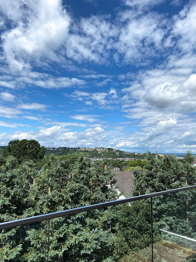 Prenájom bytu 4-izbový 210 m², Koblenz, Porýnie-Falcko Prenájom bytu 4-izbový 210 m², Koblenz, Porýnie-Falcko