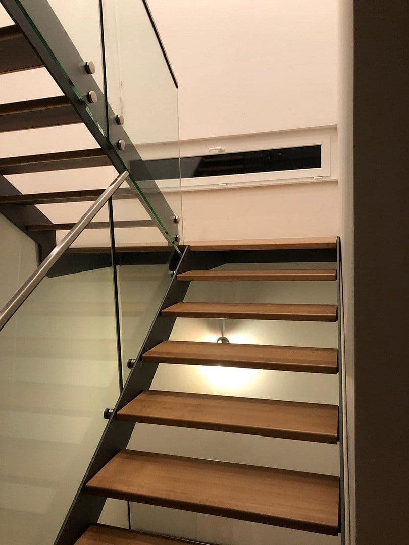 Prenájom bytu 4-izbový 210 m², Koblenz, Porýnie-Falcko Prenájom bytu 4-izbový 210 m², Koblenz, Porýnie-Falcko