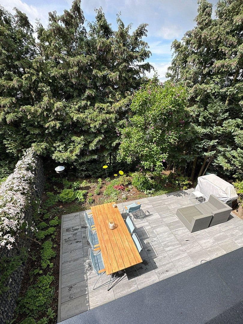 Prenájom bytu 4-izbový 210 m², Koblenz, Porýnie-Falcko Prenájom bytu 4-izbový 210 m², Koblenz, Porýnie-Falcko