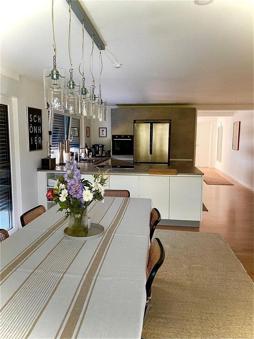 Prenájom bytu 4-izbový 210 m², Koblenz, Porýnie-Falcko Prenájom bytu 4-izbový 210 m², Koblenz, Porýnie-Falcko