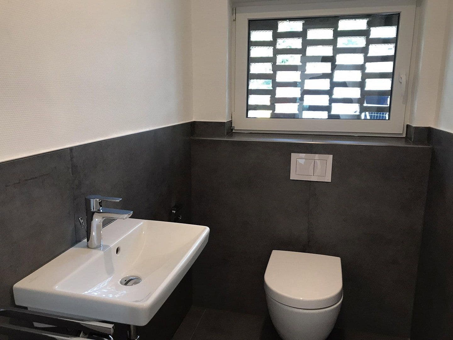 Prenájom bytu 4-izbový 210 m², Koblenz, Porýnie-Falcko Prenájom bytu 4-izbový 210 m², Koblenz, Porýnie-Falcko