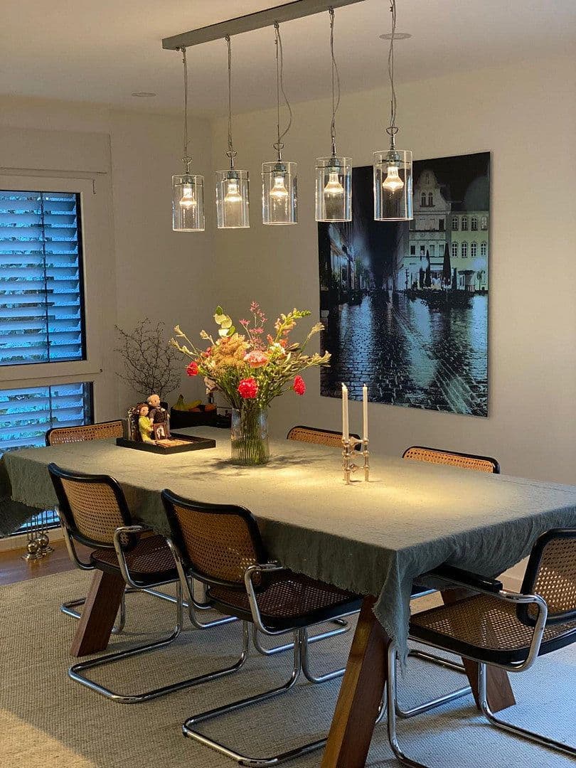 Prenájom bytu 4-izbový 210 m², Koblenz, Porýnie-Falcko Prenájom bytu 4-izbový 210 m², Koblenz, Porýnie-Falcko