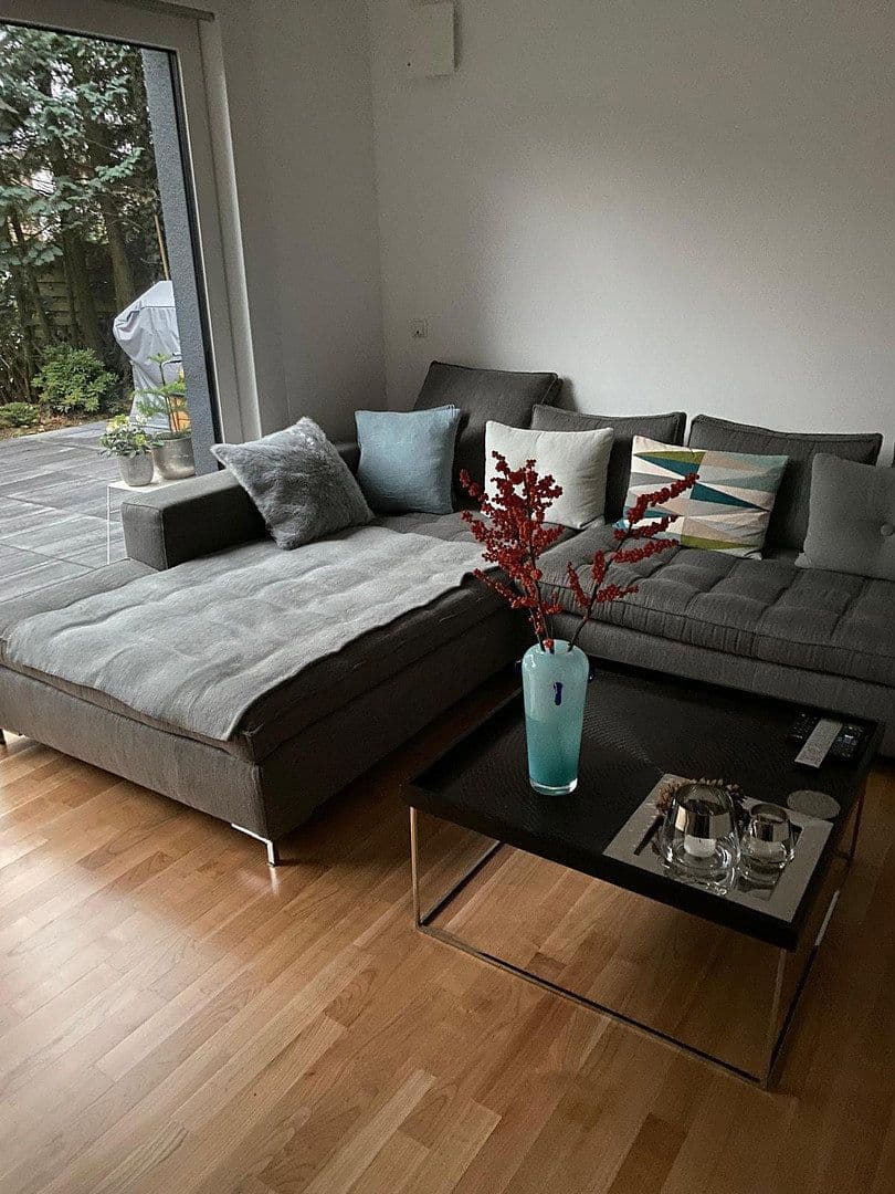 Prenájom bytu 4-izbový 210 m², Koblenz, Porýnie-Falcko Prenájom bytu 4-izbový 210 m², Koblenz, Porýnie-Falcko