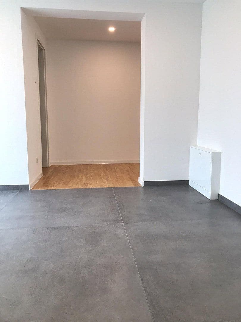 Prenájom bytu 4-izbový 210 m², Koblenz, Porýnie-Falcko Prenájom bytu 4-izbový 210 m², Koblenz, Porýnie-Falcko