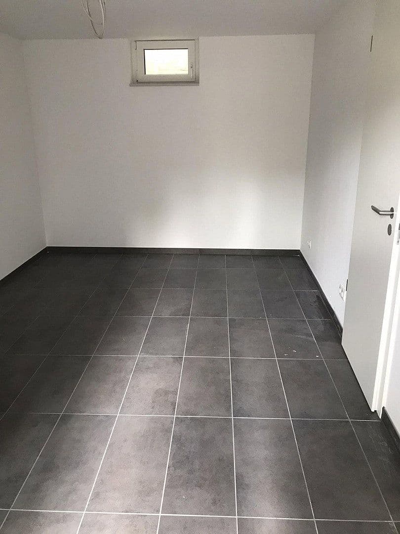 Prenájom bytu 4-izbový 210 m², Koblenz, Porýnie-Falcko Prenájom bytu 4-izbový 210 m², Koblenz, Porýnie-Falcko