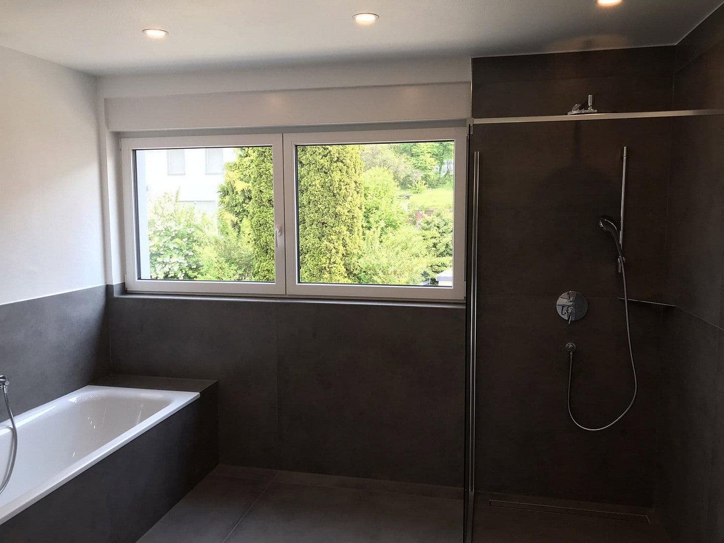 Prenájom bytu 4-izbový 210 m², Koblenz, Porýnie-Falcko Prenájom bytu 4-izbový 210 m², Koblenz, Porýnie-Falcko