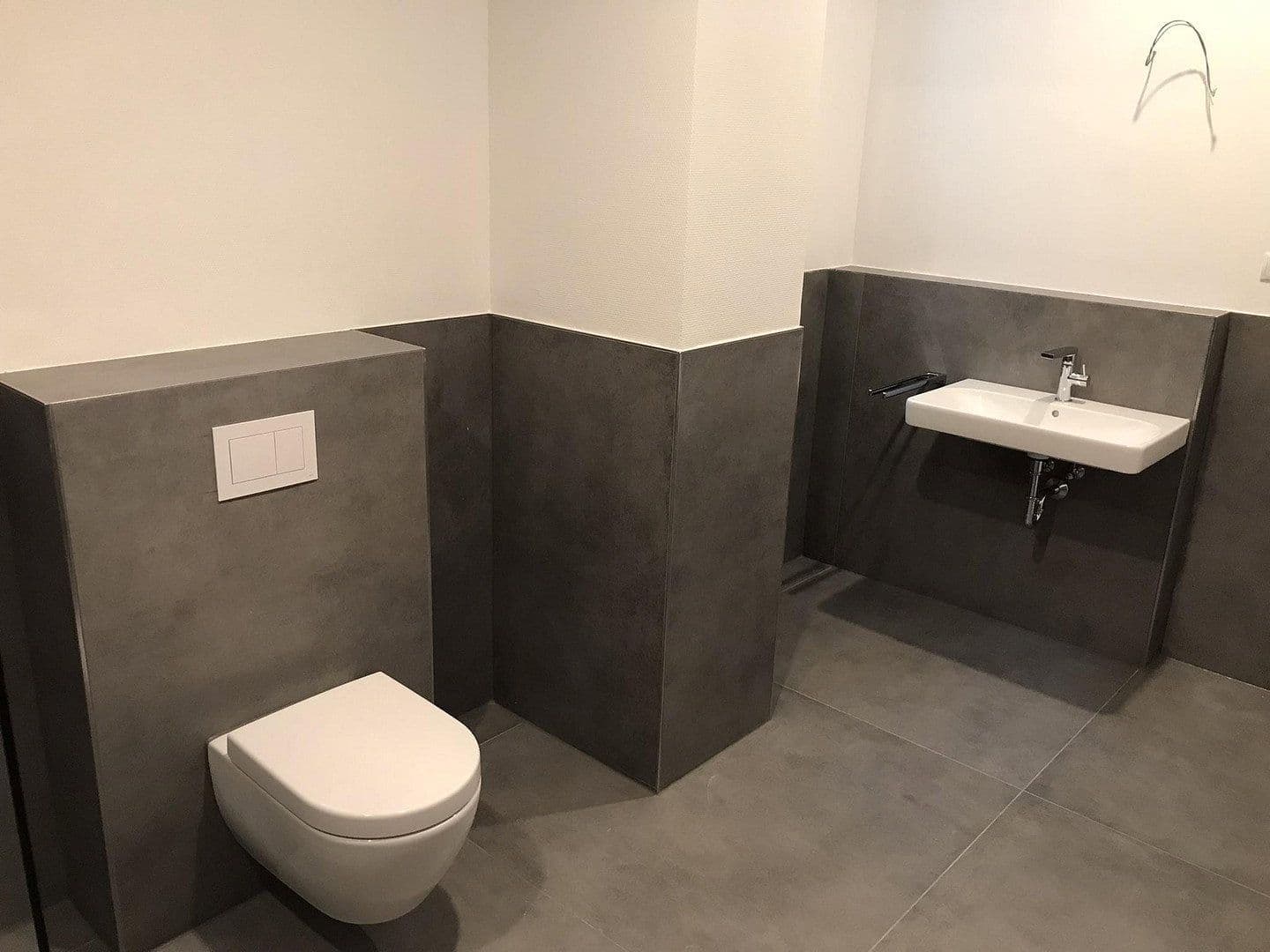 Prenájom bytu 4-izbový 210 m², Koblenz, Porýnie-Falcko Prenájom bytu 4-izbový 210 m², Koblenz, Porýnie-Falcko