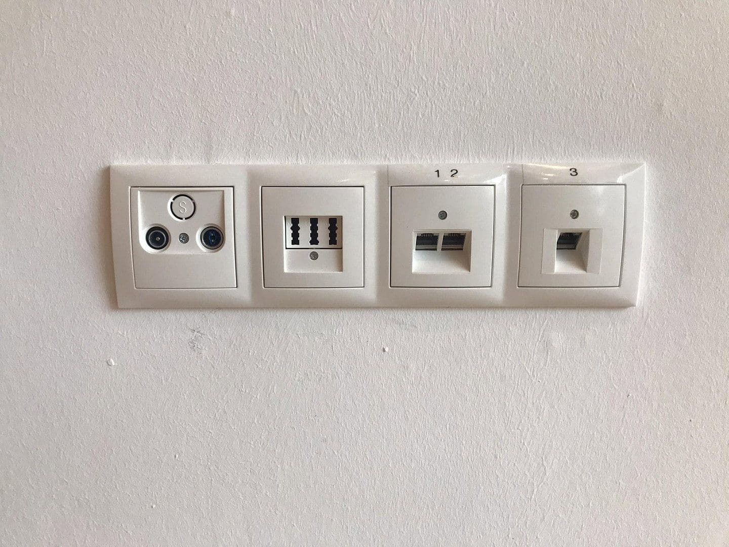 Prenájom bytu 4-izbový 210 m², Koblenz, Porýnie-Falcko Prenájom bytu 4-izbový 210 m², Koblenz, Porýnie-Falcko