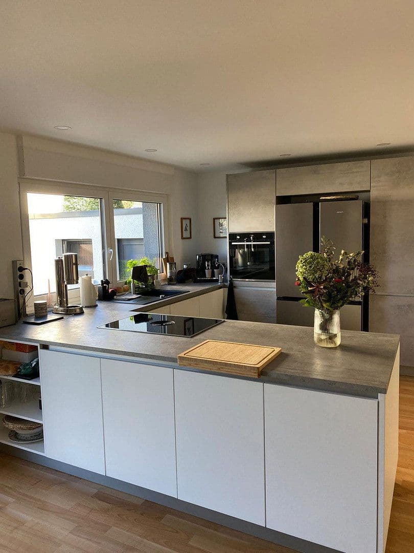 Prenájom bytu 4-izbový 210 m², Koblenz, Porýnie-Falcko Prenájom bytu 4-izbový 210 m², Koblenz, Porýnie-Falcko