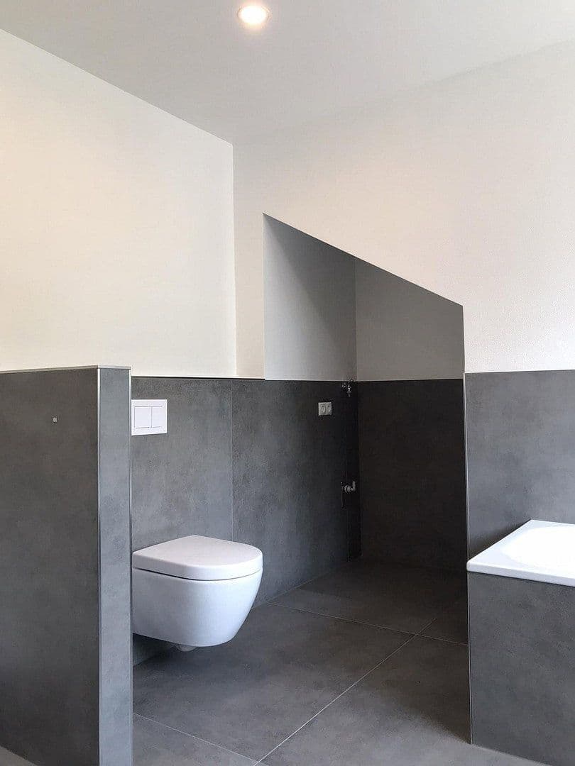 Prenájom bytu 4-izbový 210 m², Koblenz, Porýnie-Falcko Prenájom bytu 4-izbový 210 m², Koblenz, Porýnie-Falcko