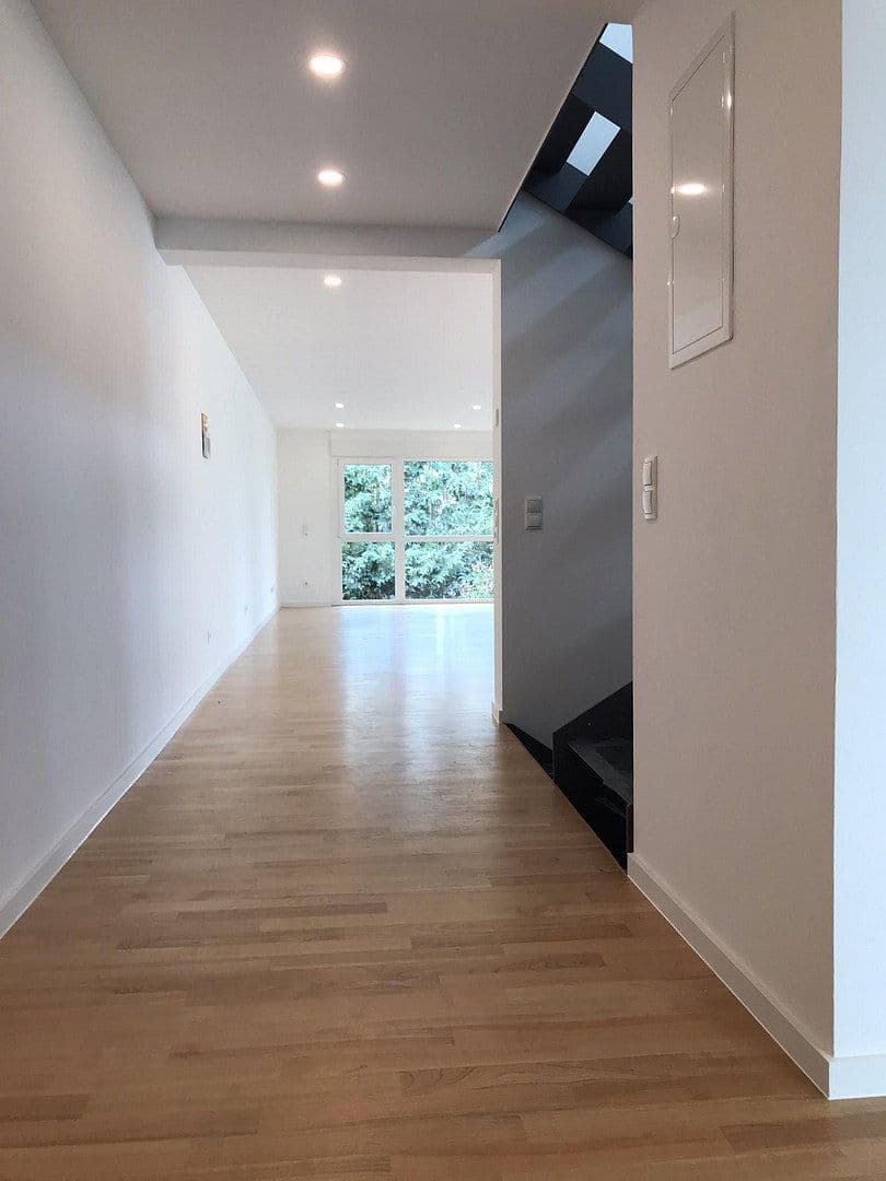 Prenájom bytu 4-izbový 210 m², Koblenz, Porýnie-Falcko Prenájom bytu 4-izbový 210 m², Koblenz, Porýnie-Falcko