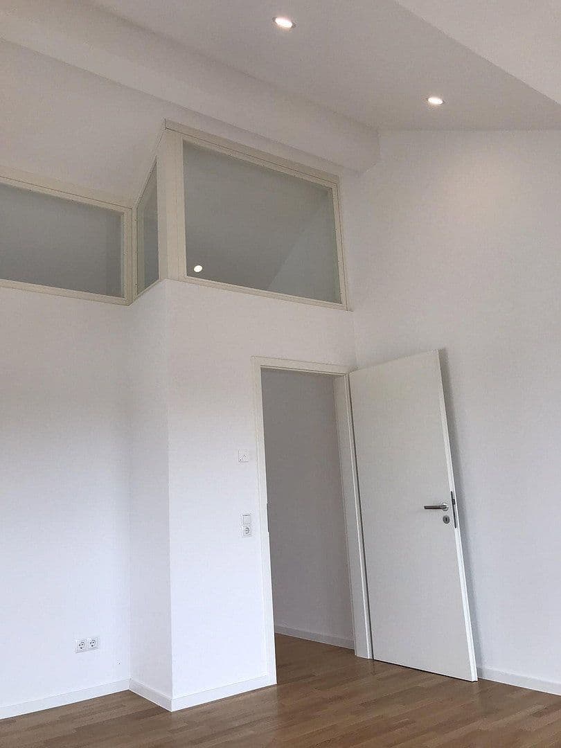 Prenájom bytu 4-izbový 210 m², Koblenz, Porýnie-Falcko Prenájom bytu 4-izbový 210 m², Koblenz, Porýnie-Falcko