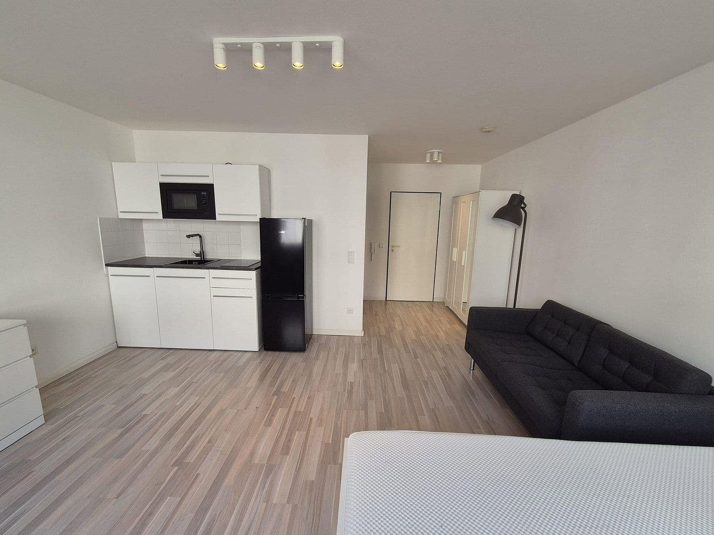 Prenájom bytu 1-izbový 28 m², Tussmanstr. 76, Düsseldorf, Severné Porýnie - Westfálsko Prenájom bytu 1-izbový 28 m², Tussmanstr. 76, Düsseldorf, Severné Porýnie - Westfálsko